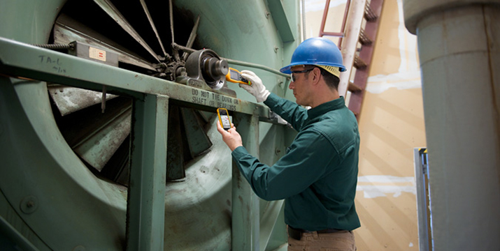 Measuring vibration with a Fluke 805 Vibration Meter